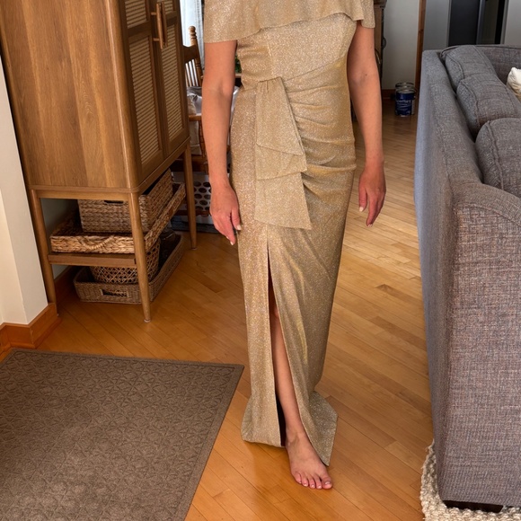 Xscape Gown - Picture 3 of 7